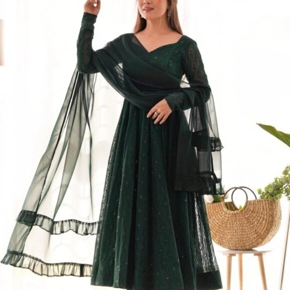 Women Green Embroidered Kurta Trouser Dupatta Set S-2XL | Ethnic Indian Suit - Picture 4 of 4